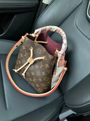 Louis Vuitton M46581 Néonoé BB photo review