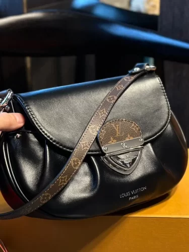 Louis Vuitton M12192 Sunset Vibe Black photo review